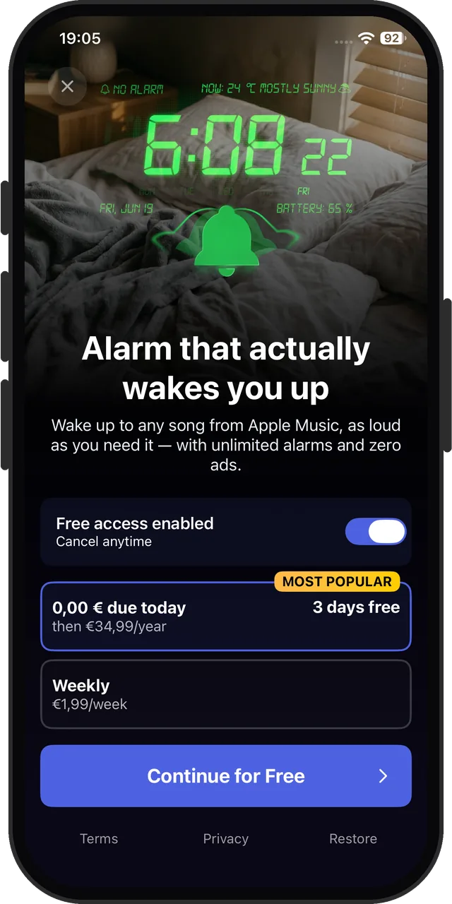 Alarm Clock HD's upgrade screen: yearly after a 3-day trial, or weekly